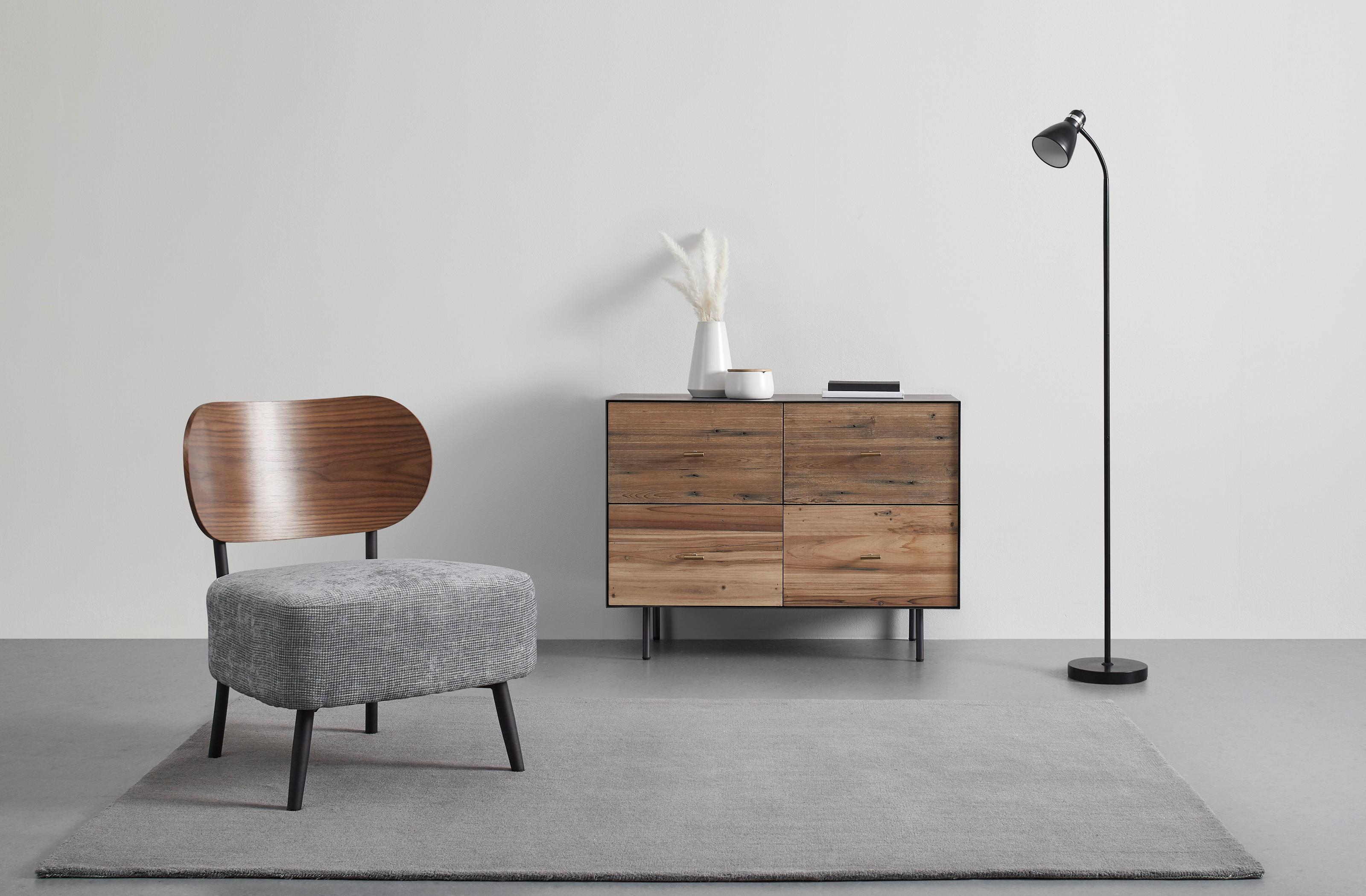 stylová komoda, dřevo, kov, atraktivní design