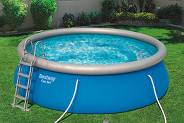 Aufblasbare Pools