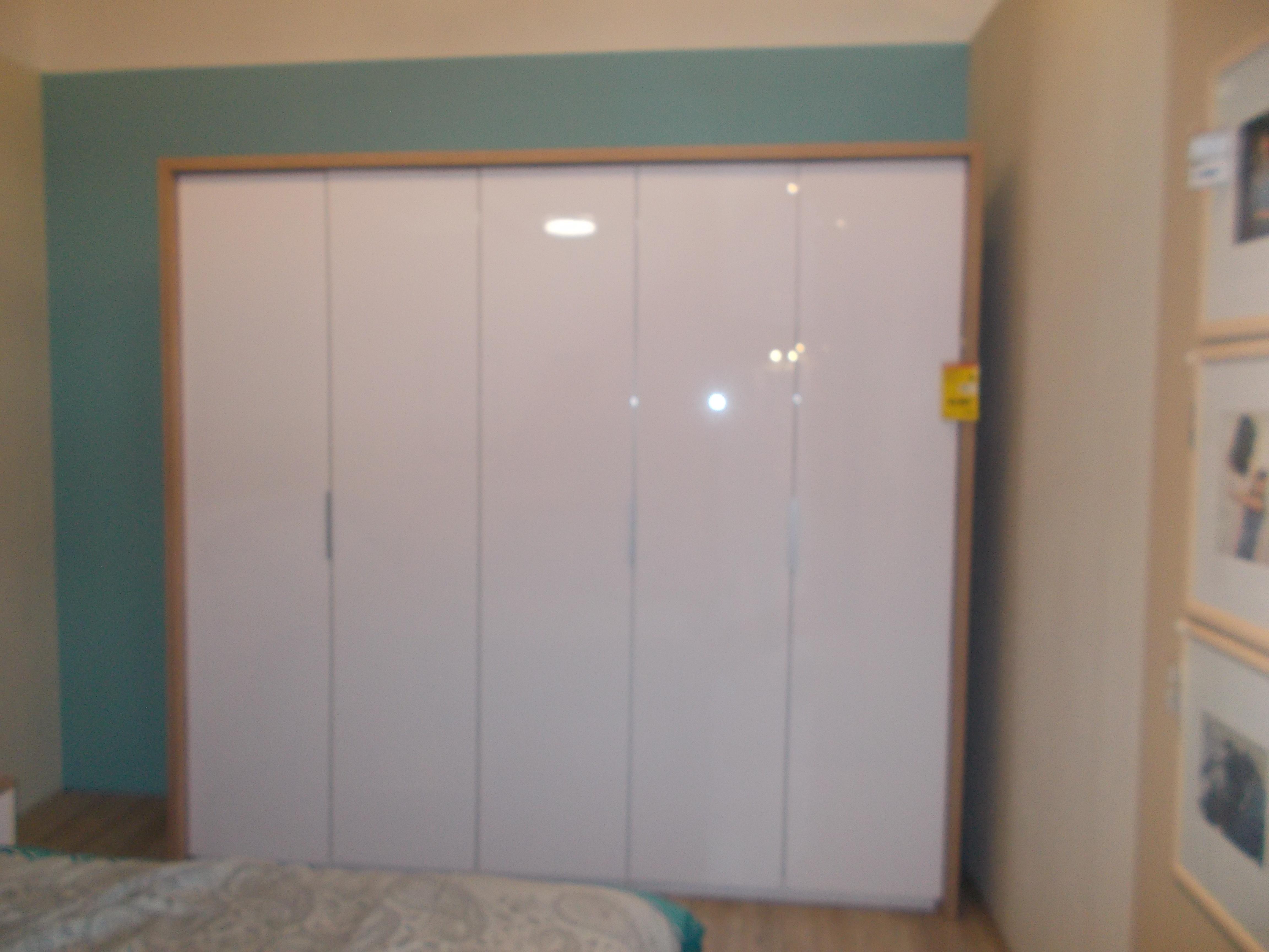 RUHÁSSZEKRÉNY FLORENZ