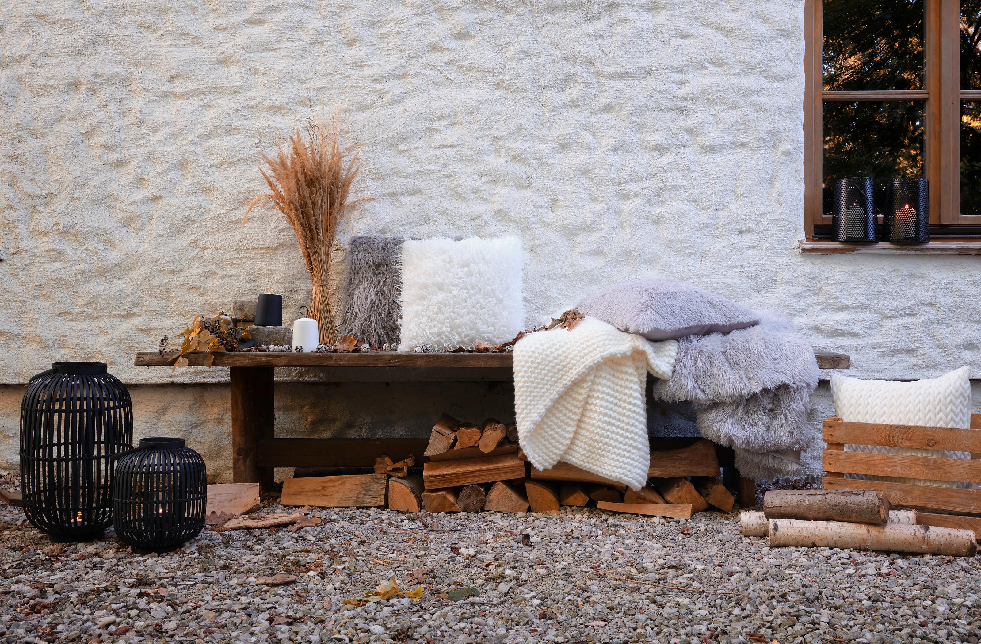 hrejivý textil, kožušinové vankúše a deky
