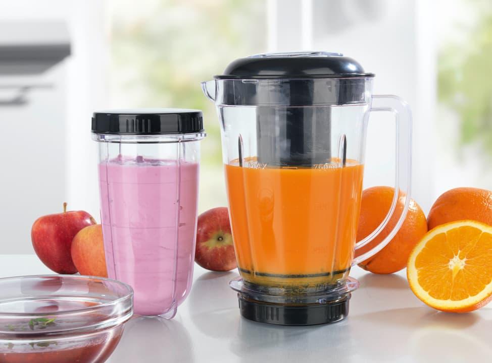 Smoothies in Mixbehälter