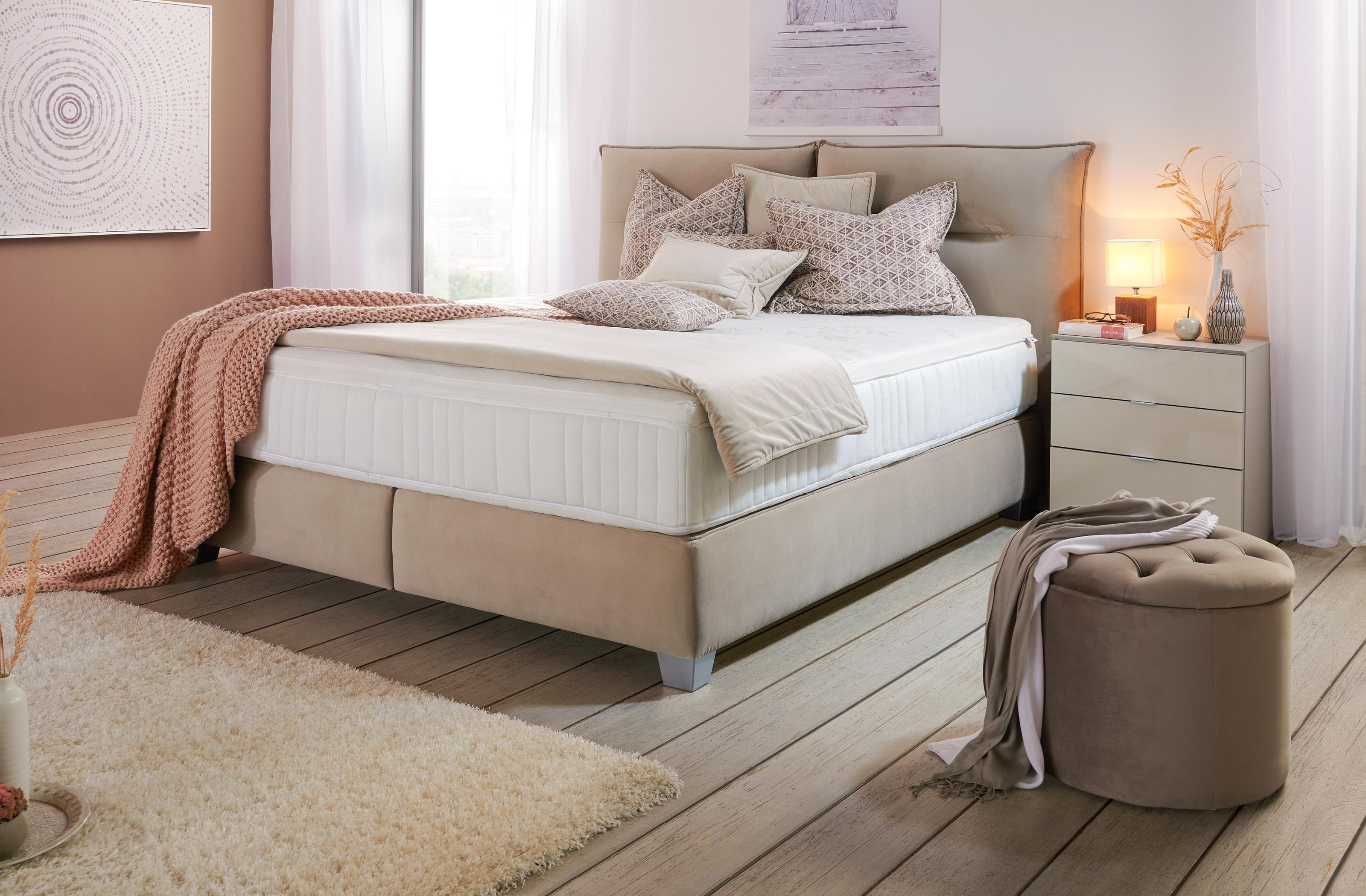 Hnědá ložnice značky premium living