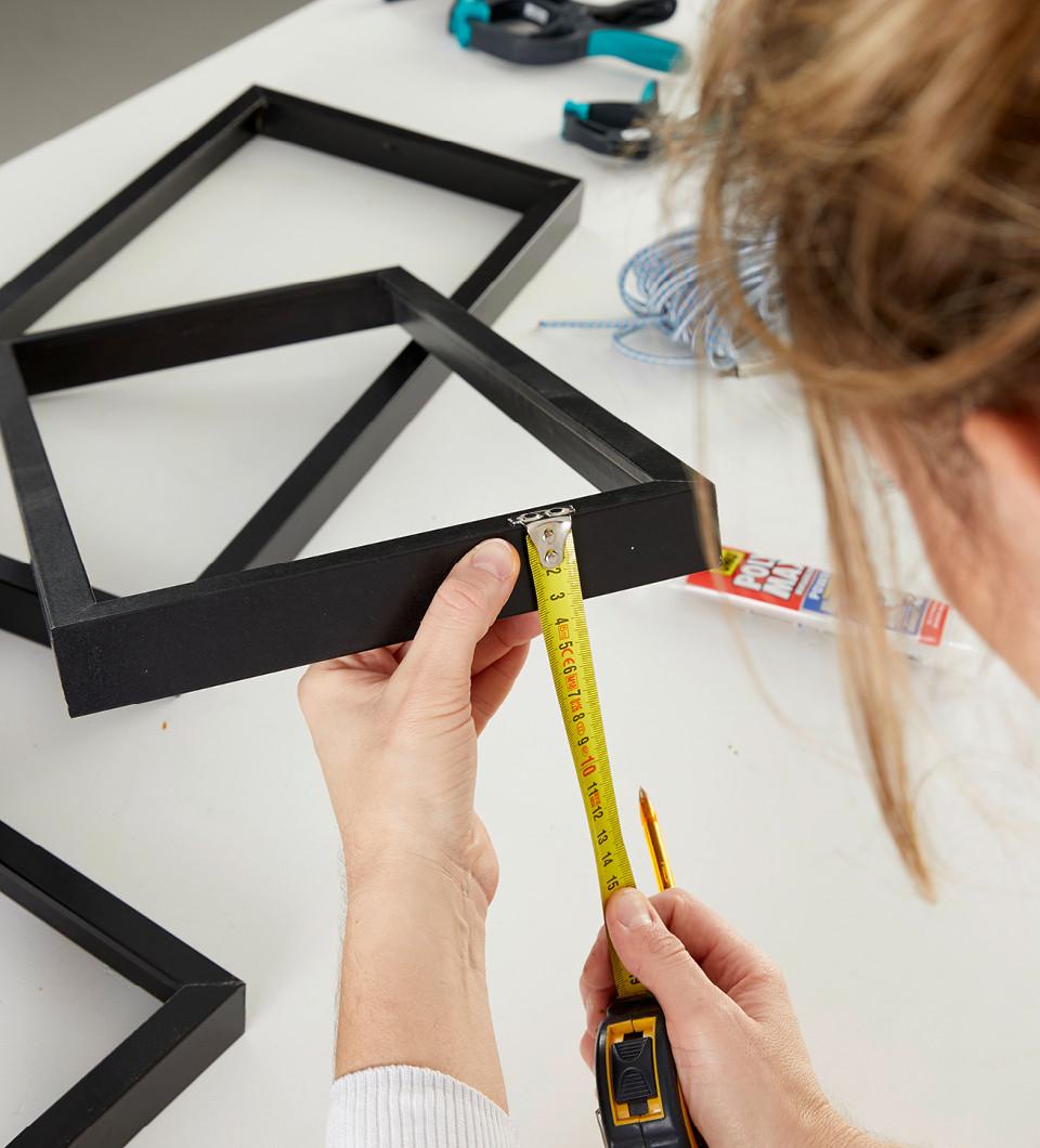 postup pro výrobu DIY nástěnné police na časopisy krok 2