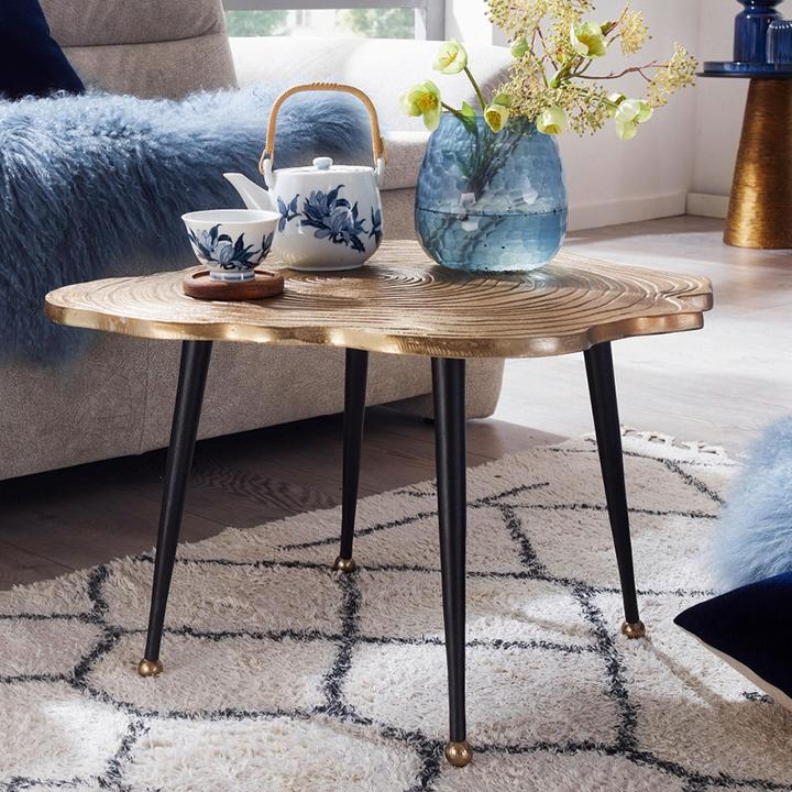 zlatý konferenční stolek