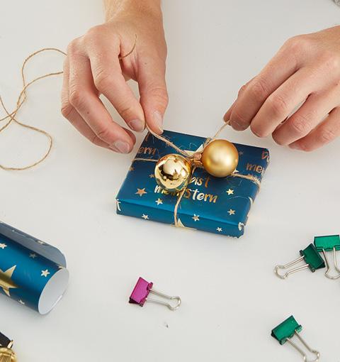 adventný kalendár z vešiaka diy
