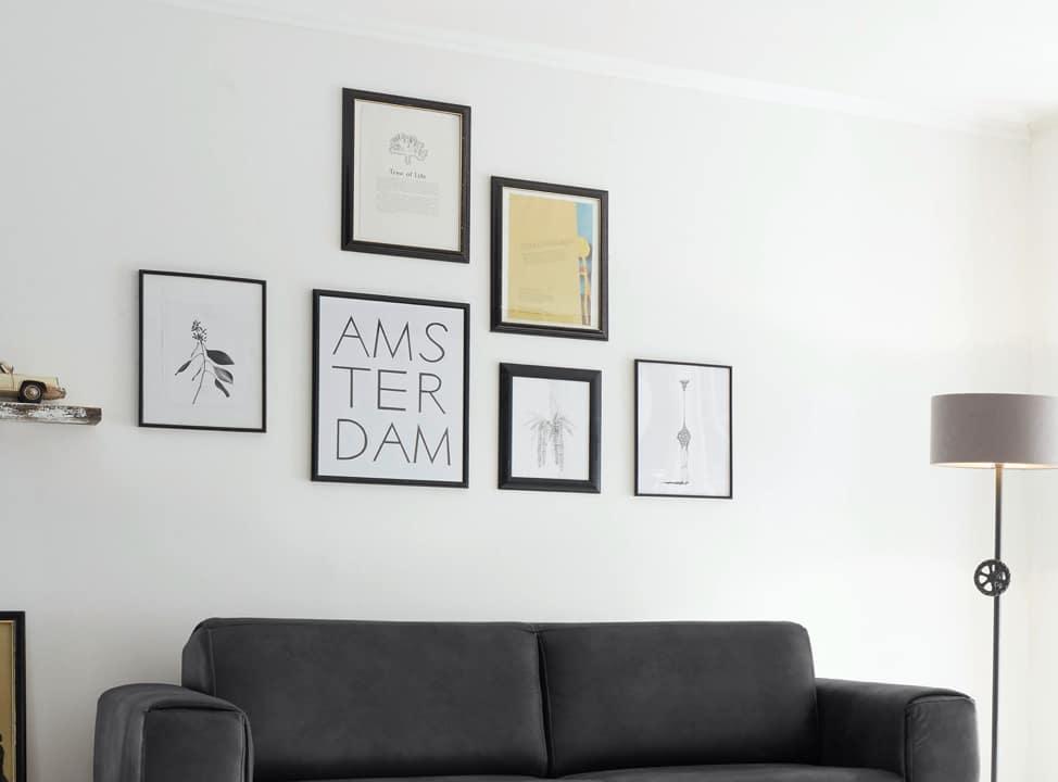 Wand mit Bilderrahmen