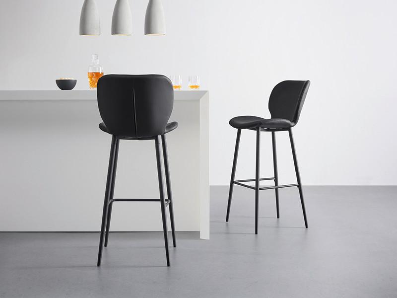 čierne barové stoličky