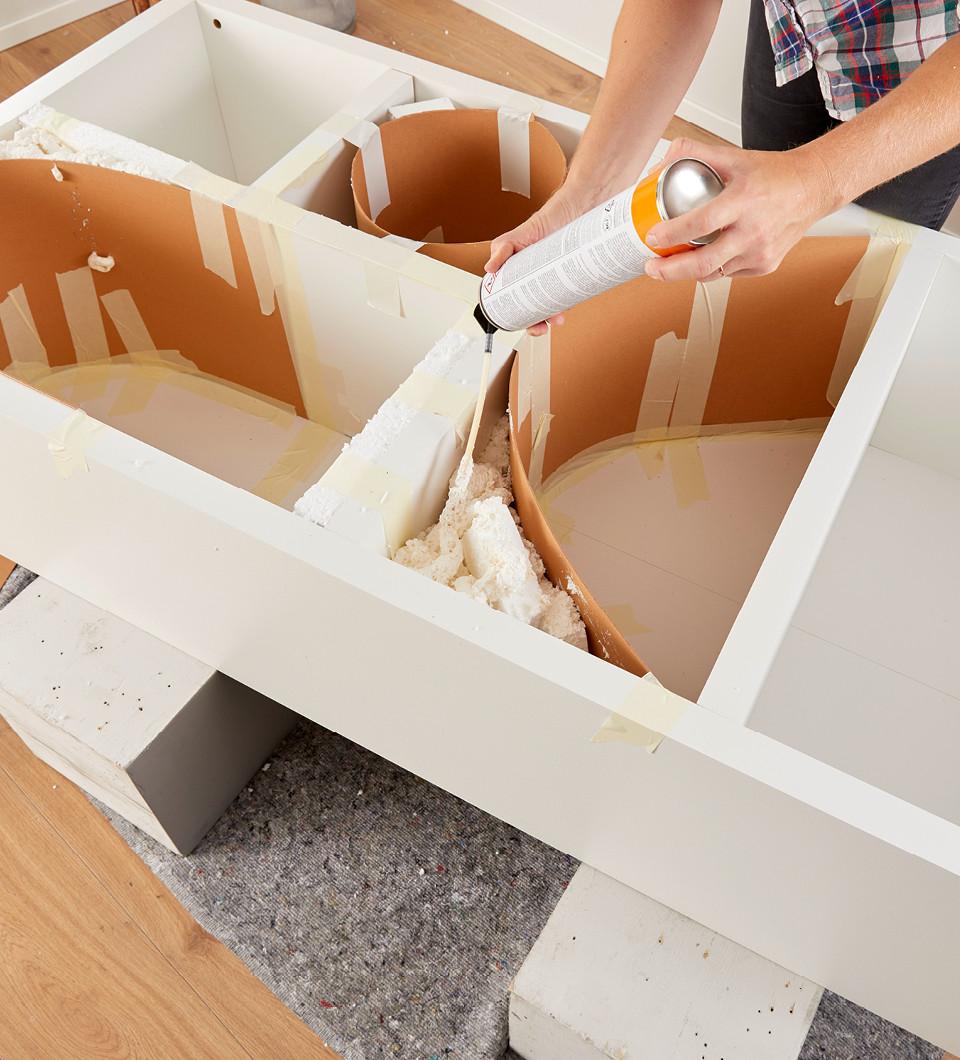 výroba DIY regálu s organickými tvarmi postup 6