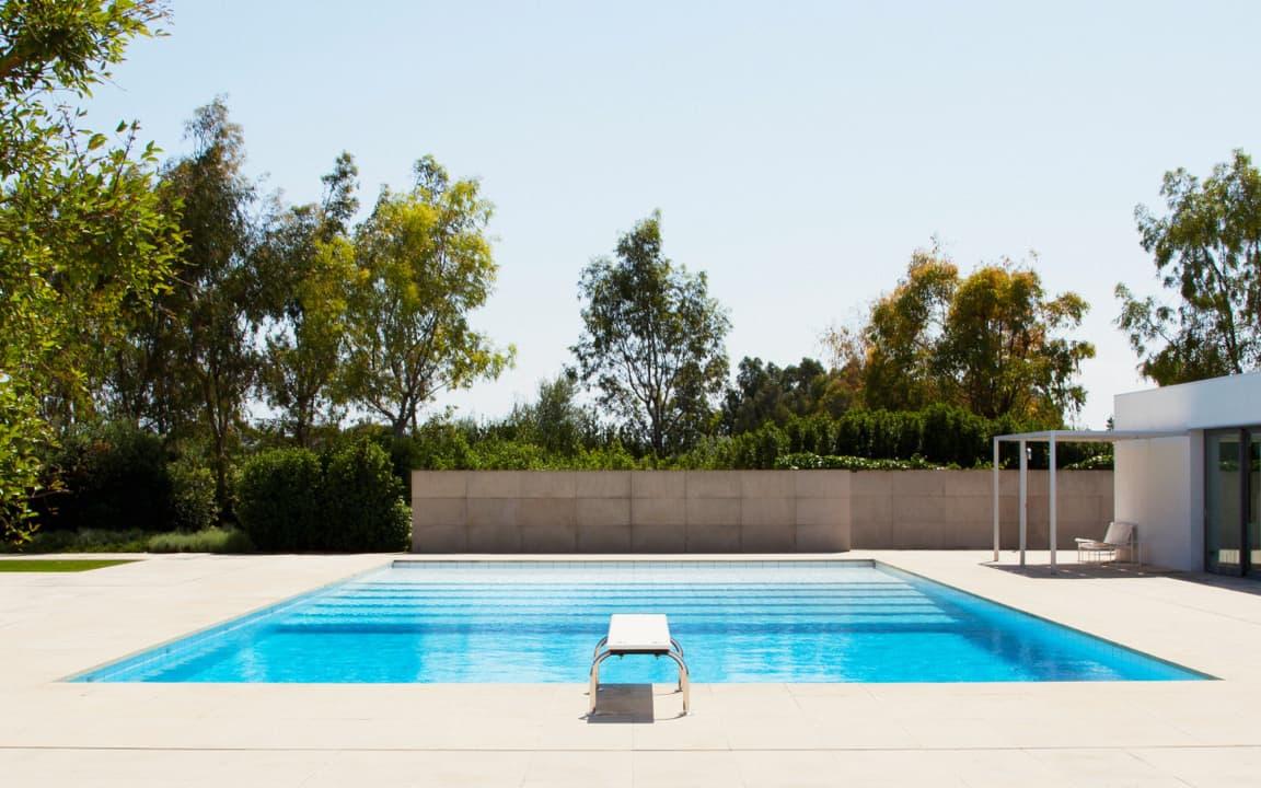 Betonpool in Garten