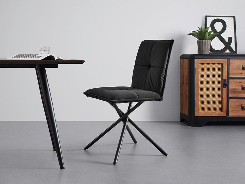 černá jídelní židle