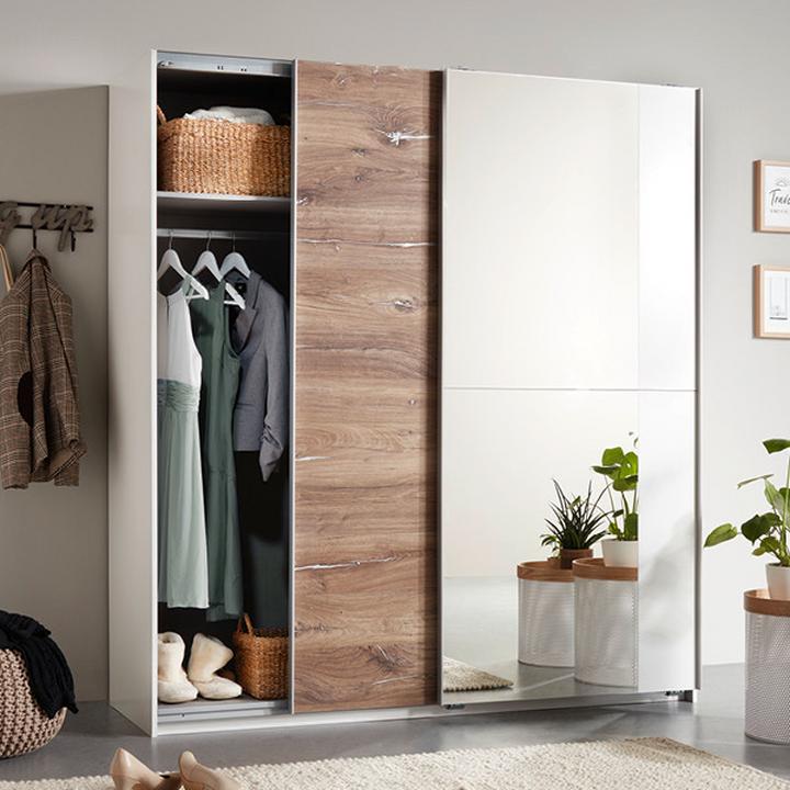 věšáková šatní skříň