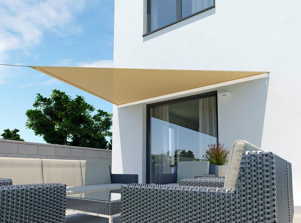 Sonnensegel über Terrasse