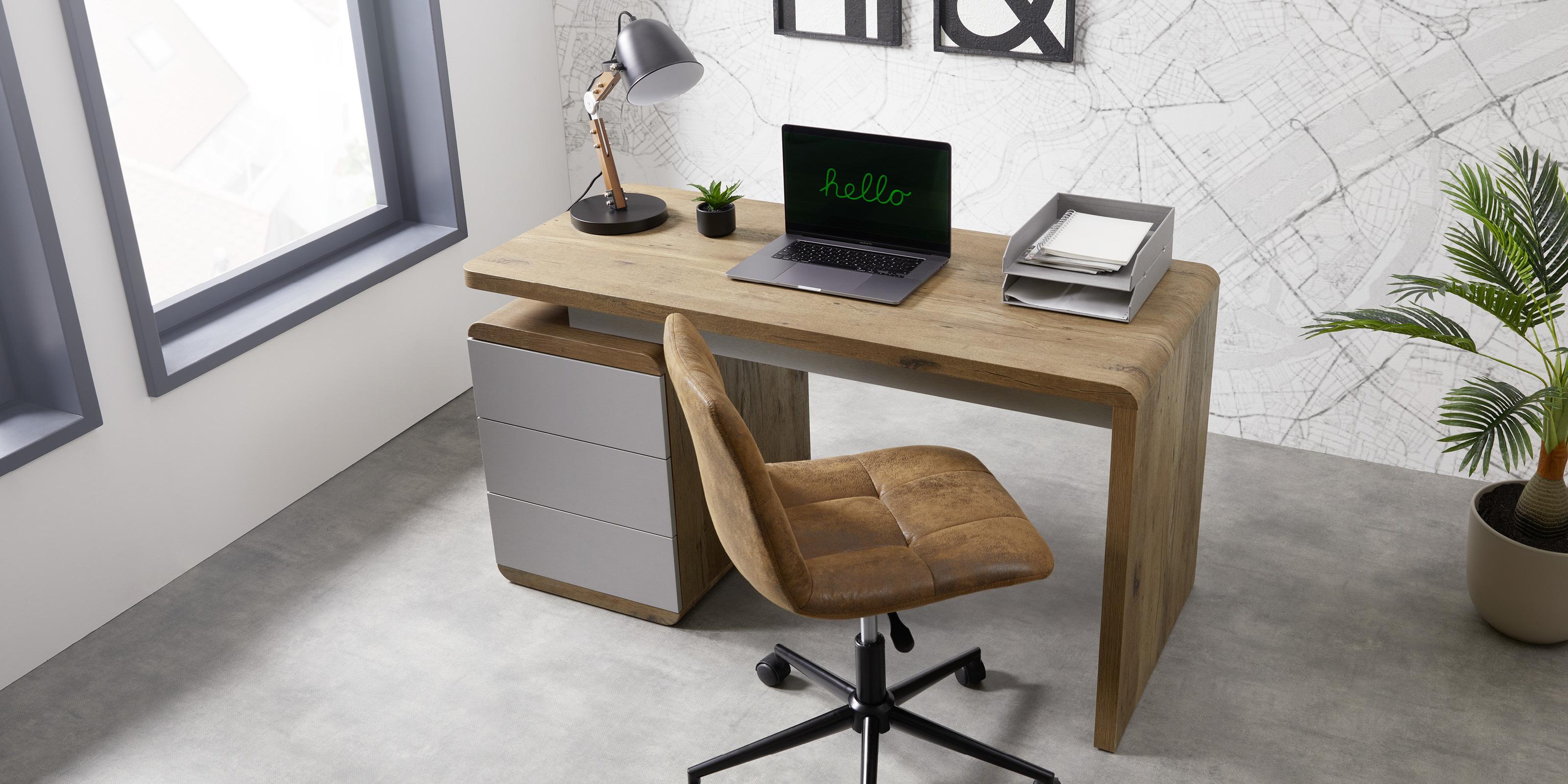 moderný písací stolík a stolička pre online prácu z domu
