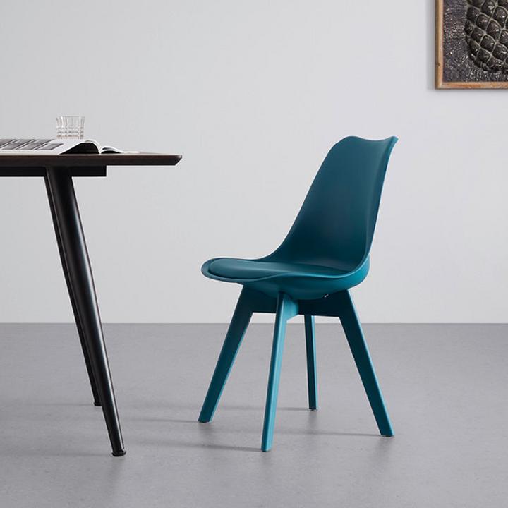 plastová jedálenská stolička