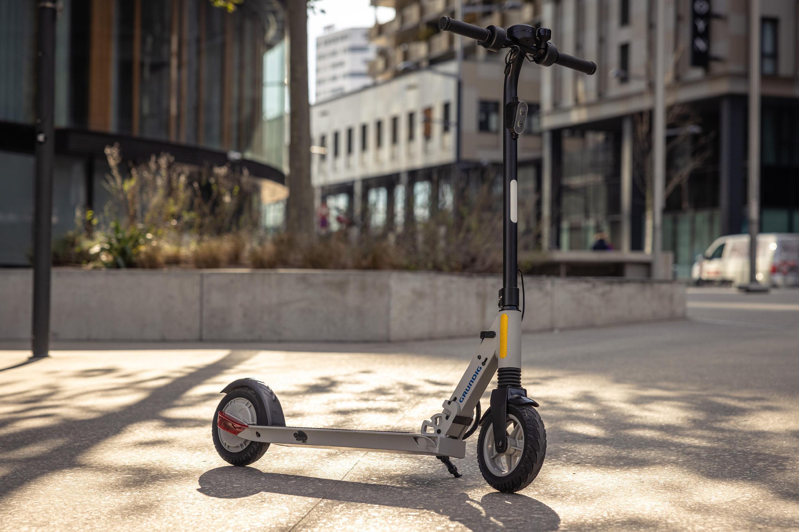 E-Scooter in Schwarz und Grau