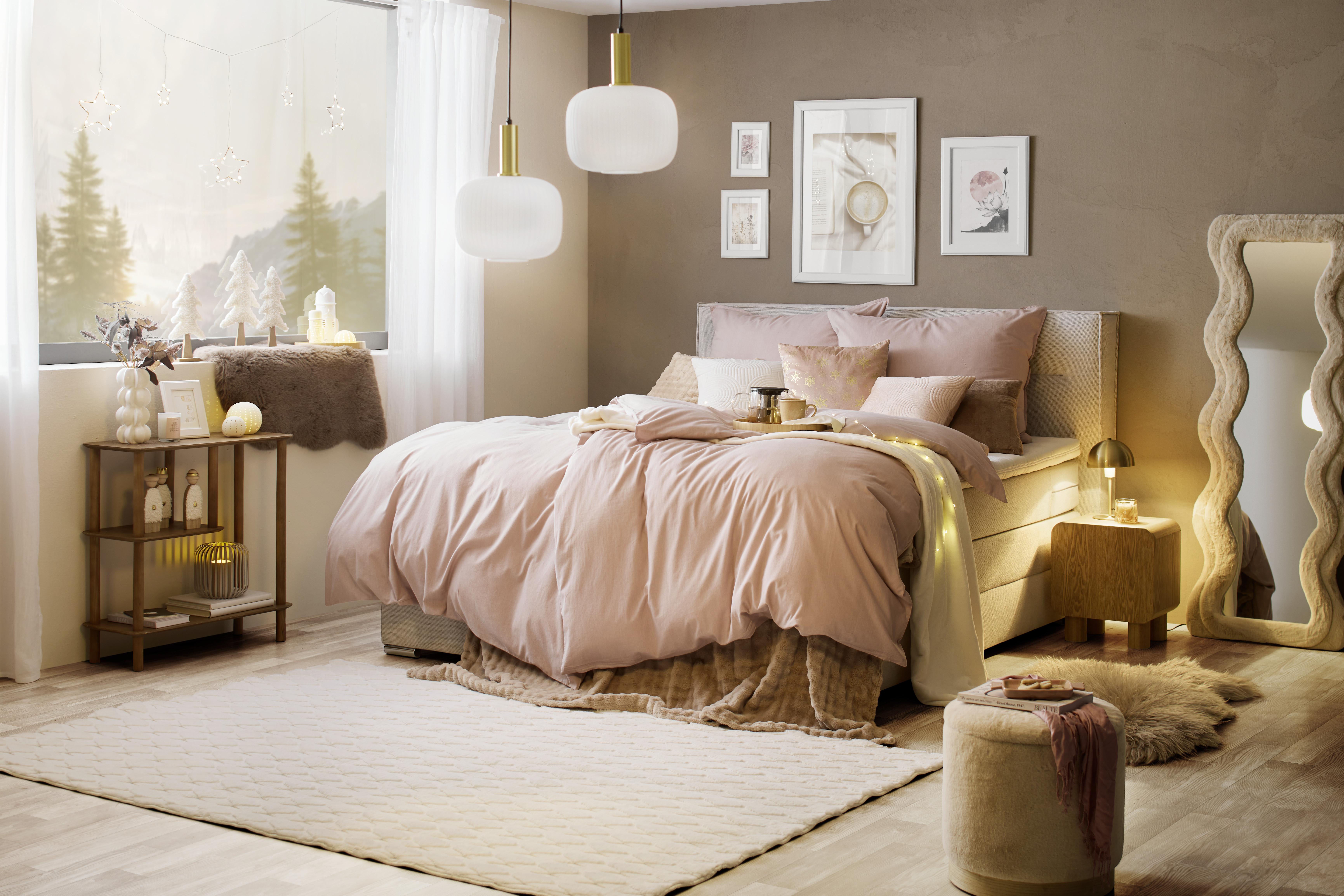 Béžová spálňa s vianočnou výzdobou Soft elegance