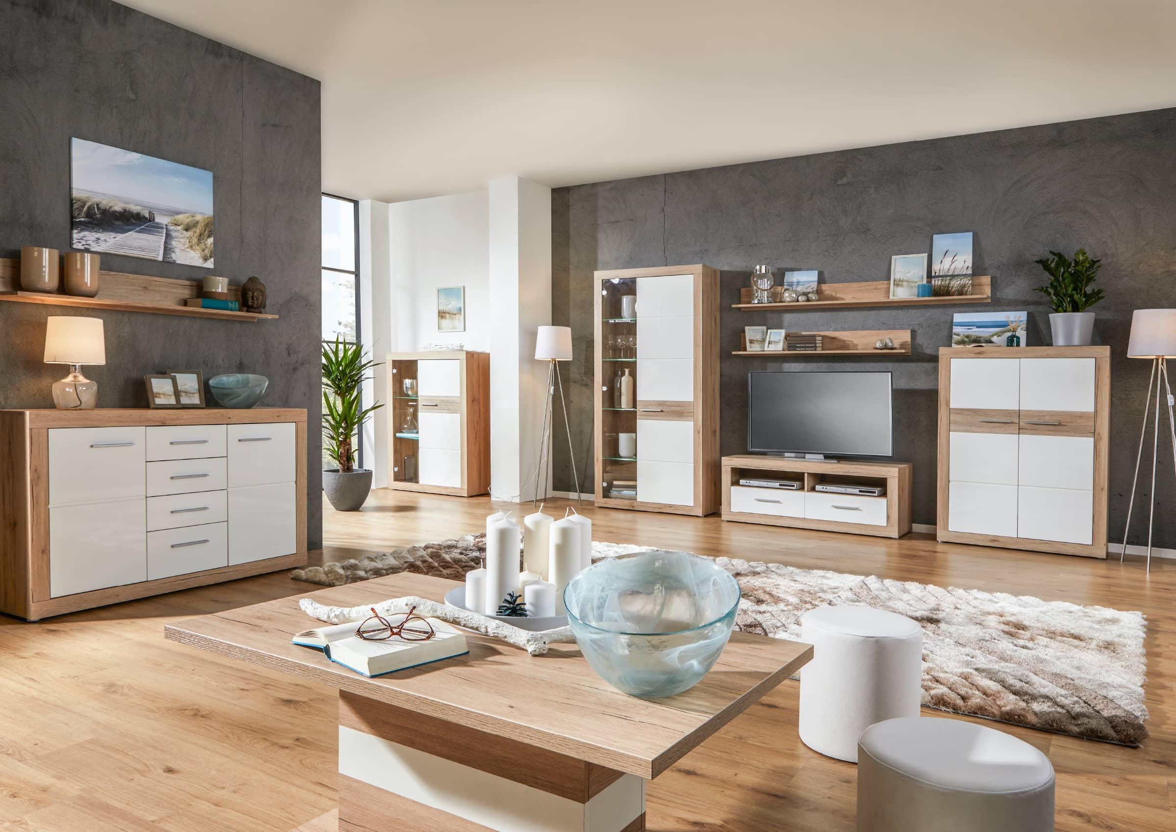 Wohnzimmer mit Holzmöbel