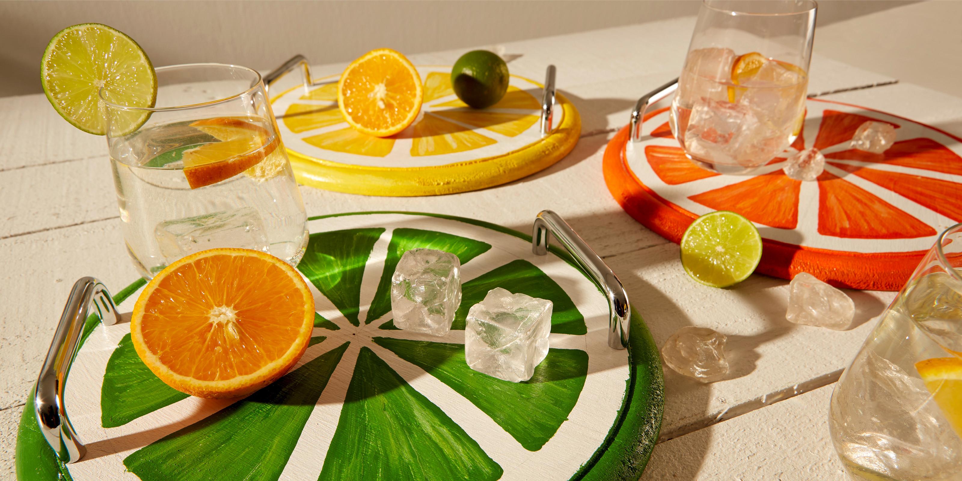 barevné DIY podnosy na letní drinky