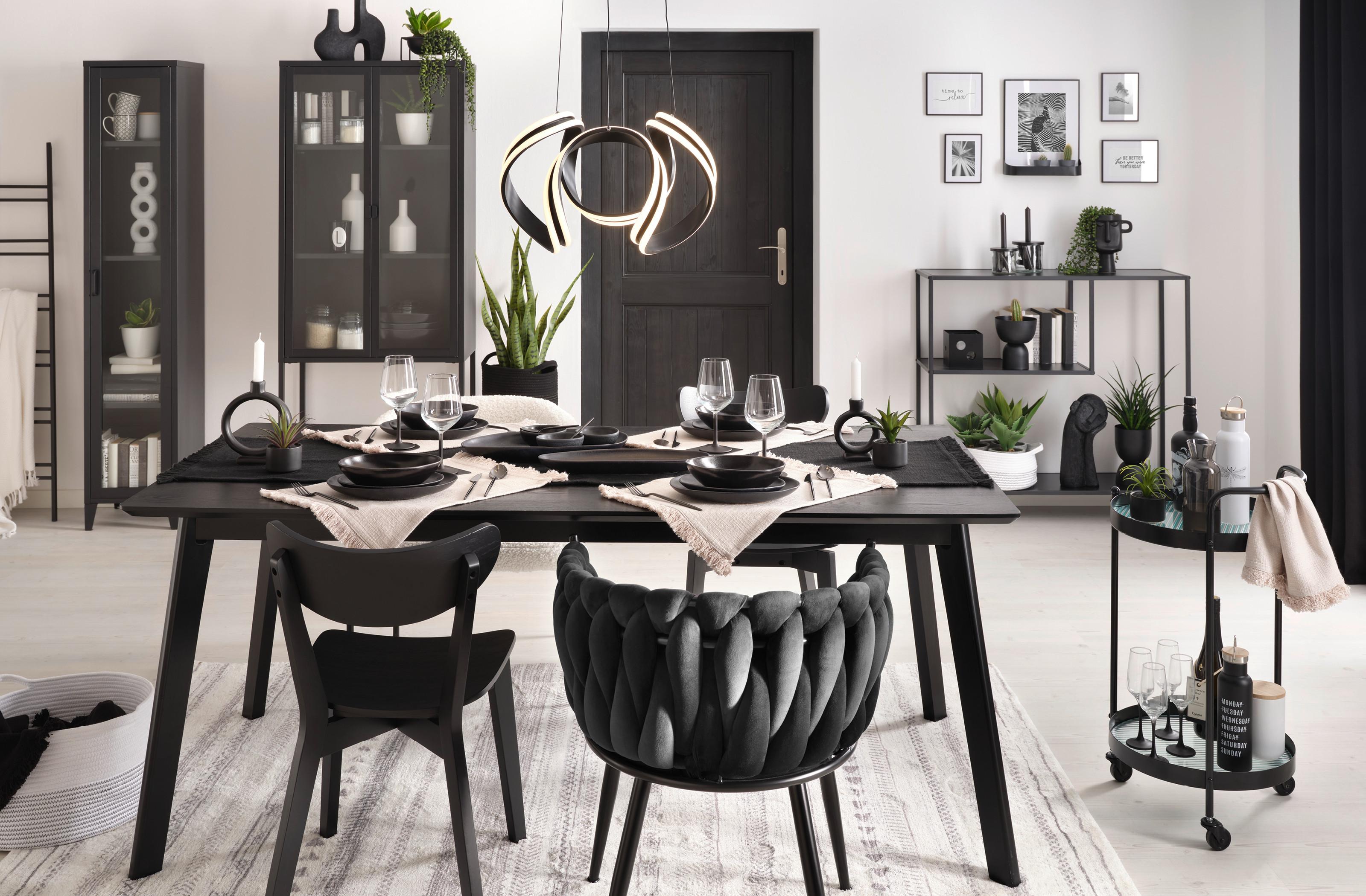 černo-bílá jídelna, trendy prostírání na stůl