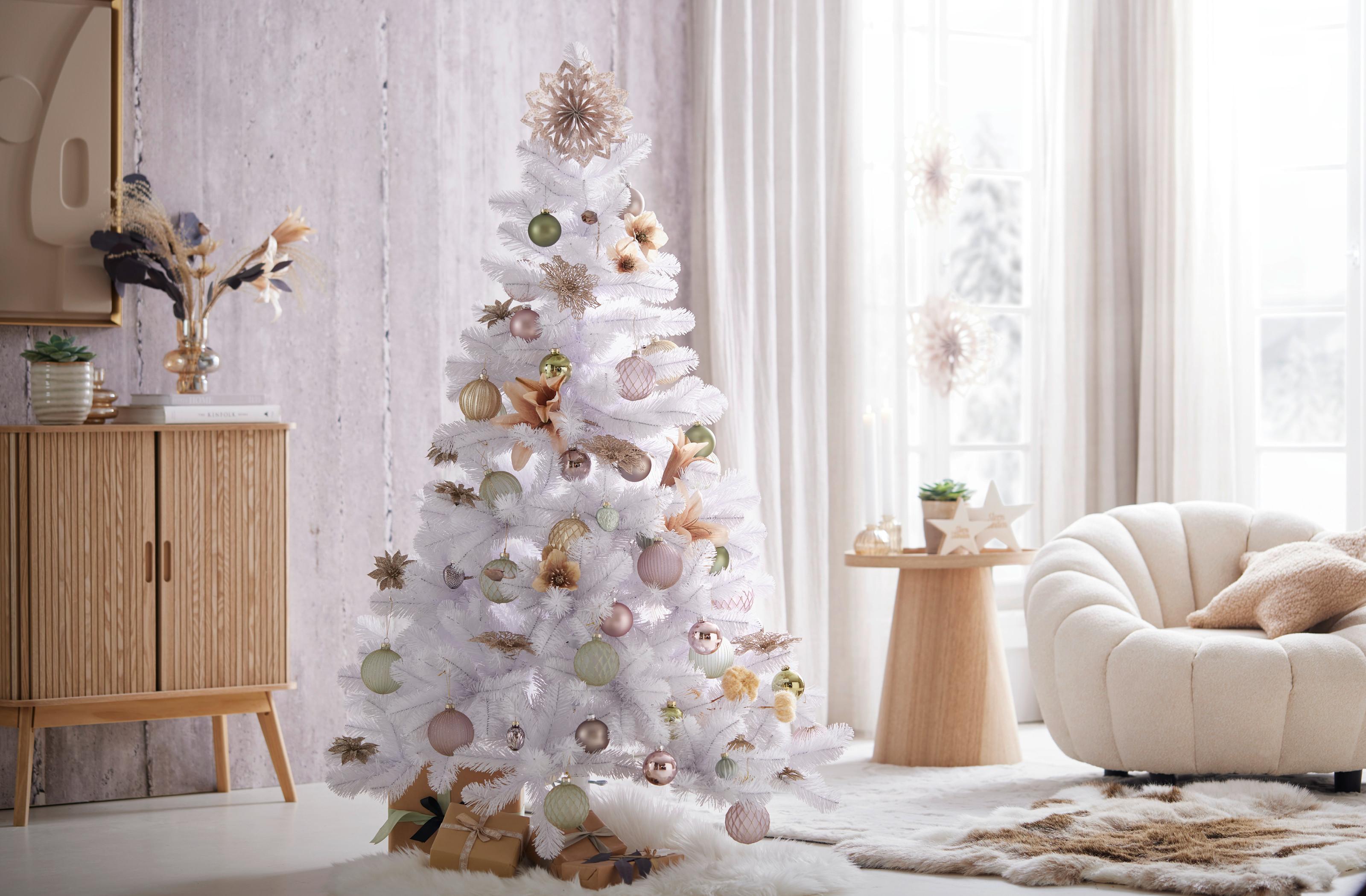 Biely stromček s romantickým nádychom