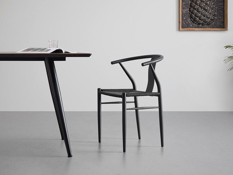 kovová jedálenská stolička