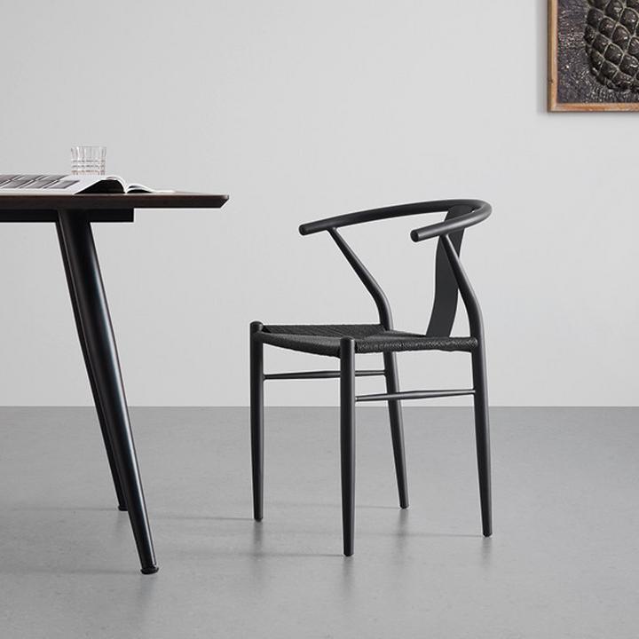 kovová jedálenská stolička