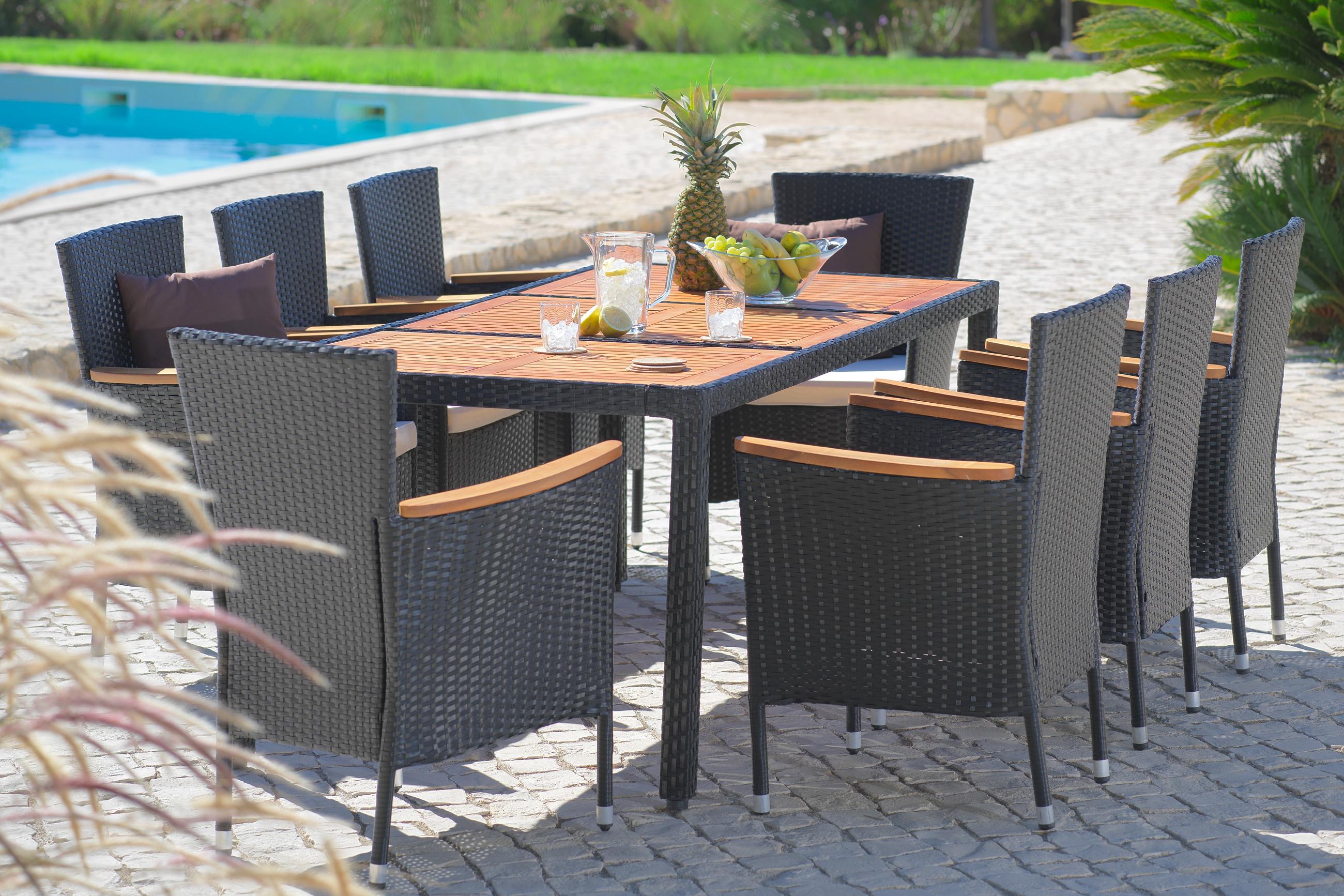 Gartengarnitur aus Polyrattan und Holz