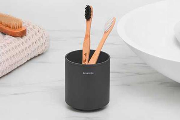 Zahnbürsten & Zahnputzbecher