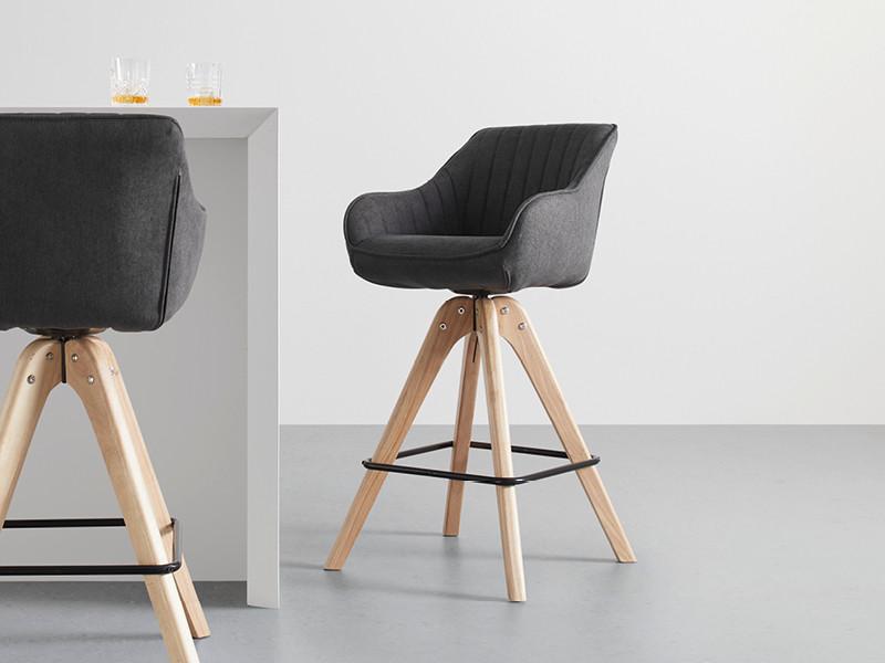 drevené barové stoličky