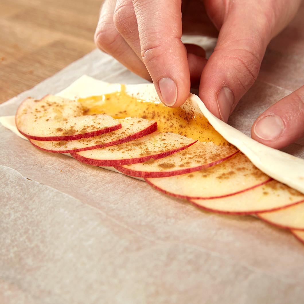 recept na jablečné růžičky z listového těsta, krok 6