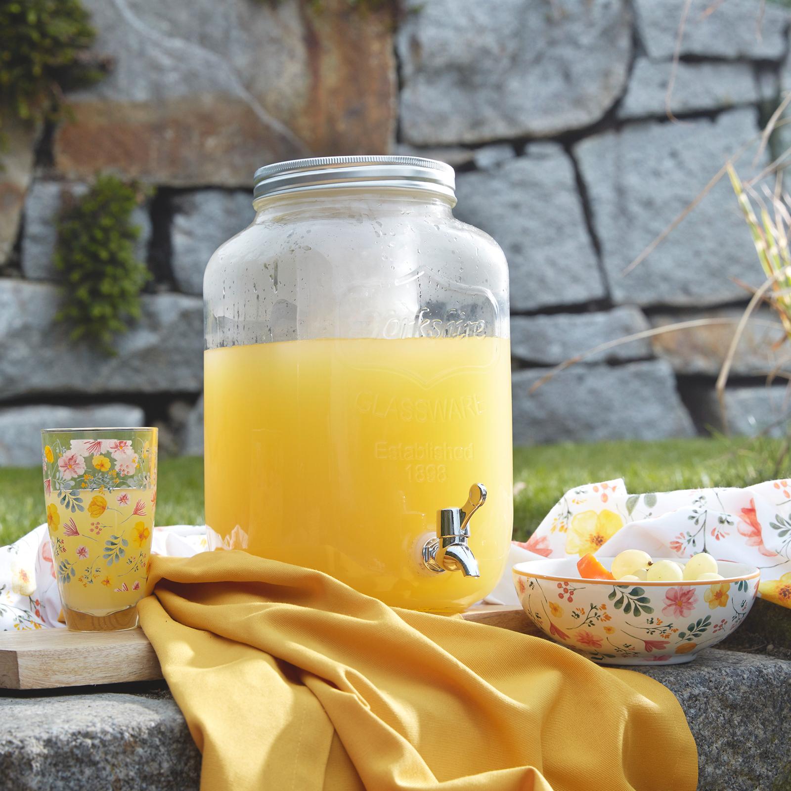 summer cocktail, dávkovač nápojov ideálny na záhradnú grilovačku
