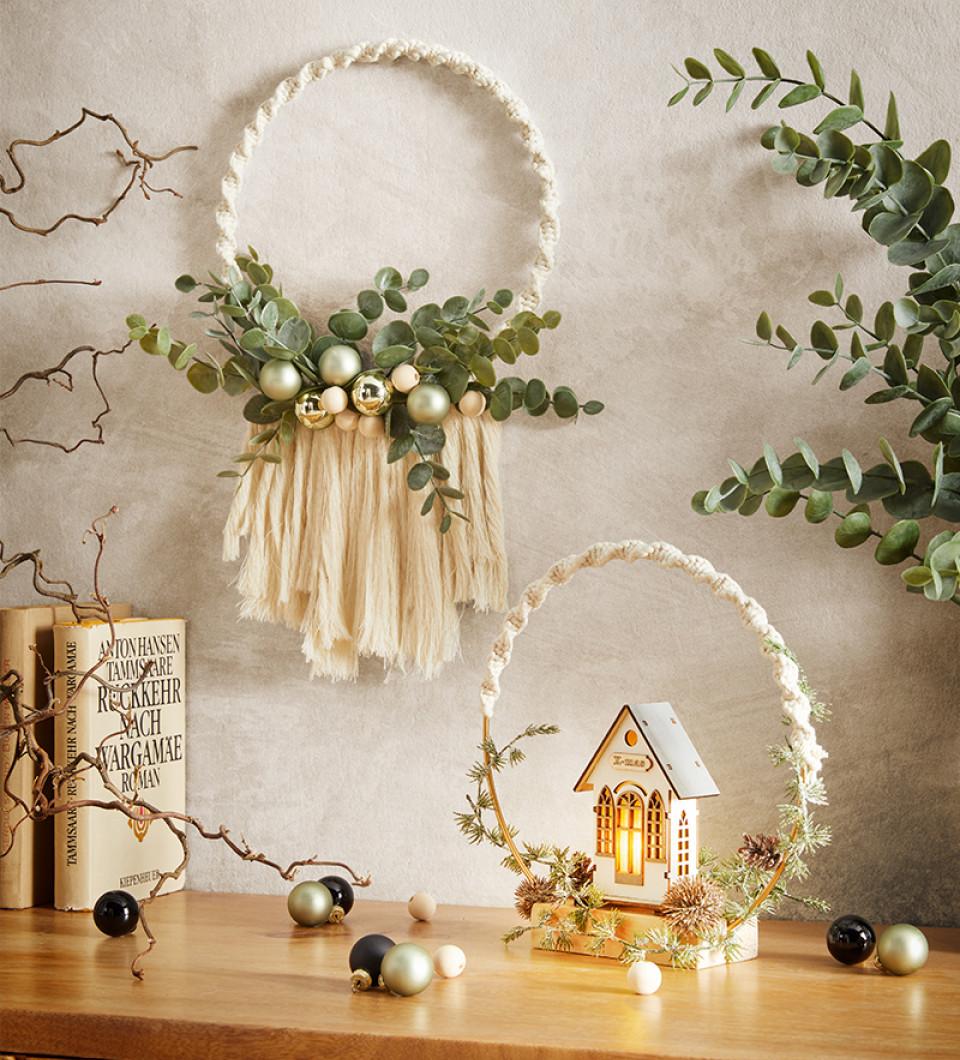 Tento kúzelný vianočný veniec môže zdobiť stenu celý advent a Vianoce!