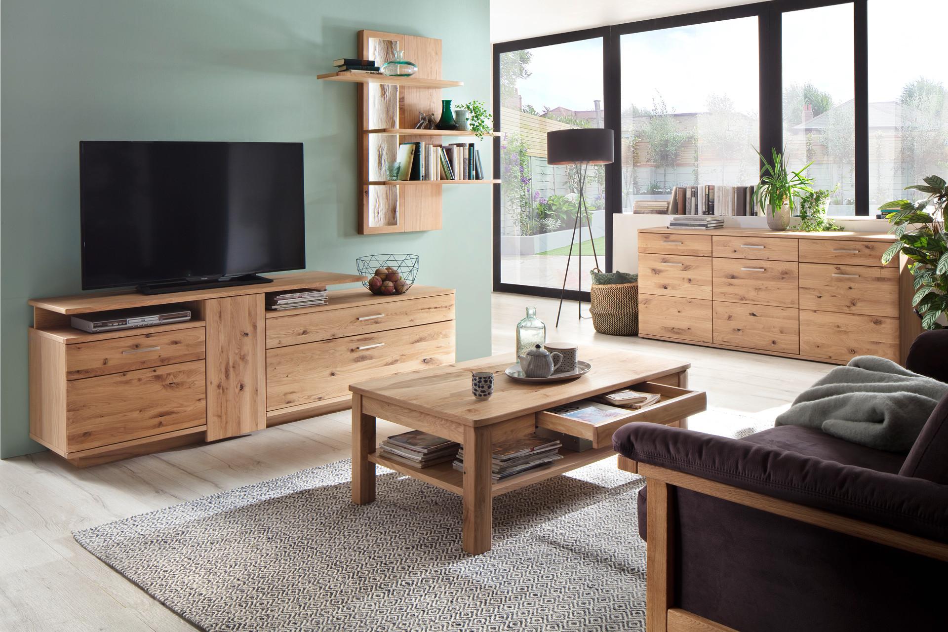 Lowboard mit Couchtisch und Sideboard