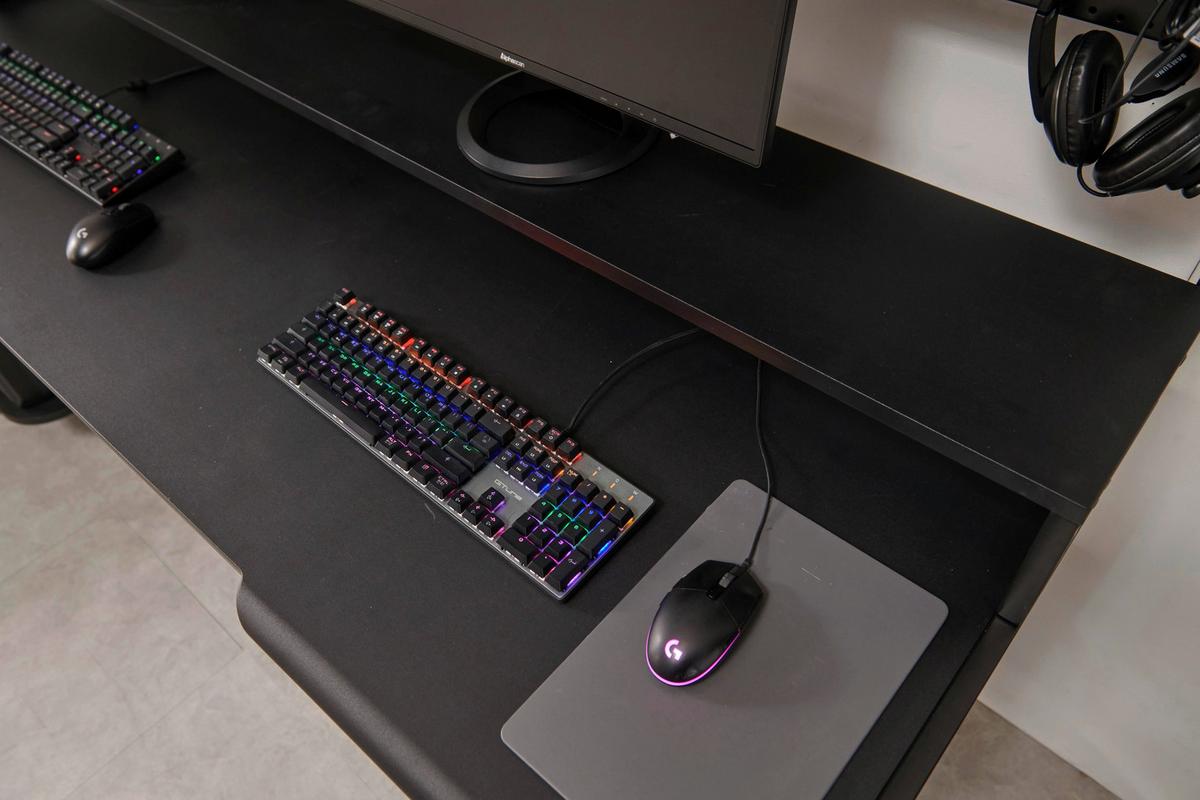 Schreibtisch Schwarz L: 180cm - Schwarz, Design, Holzwerkstoff/Metall (180/70/148cm) - Livetastic