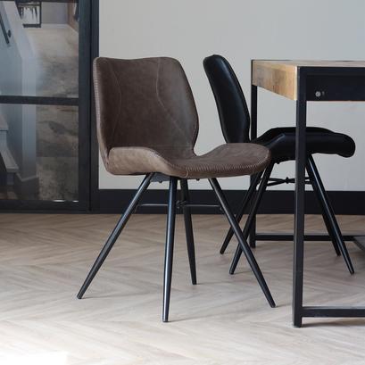 Elegante Optik fürs Esszimmer Gepolsterte Esszimmerstühle in Taupe