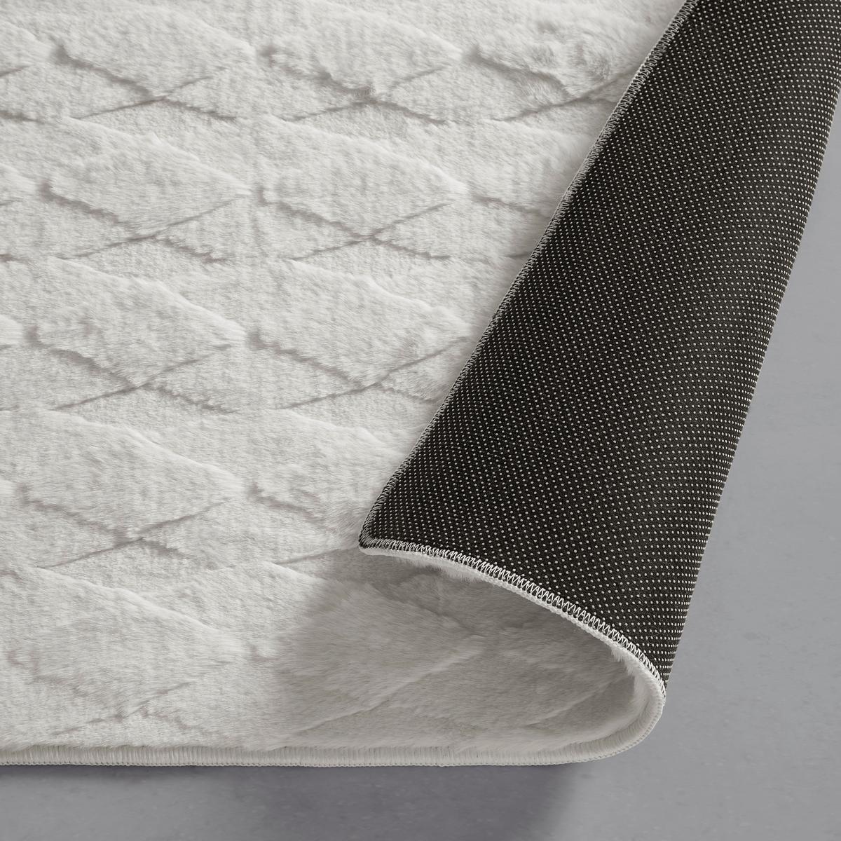 UMELÁ KOŽUŠINA DIAMOND 3 - krémová, Modern, textil (160/230cm) - Mömax