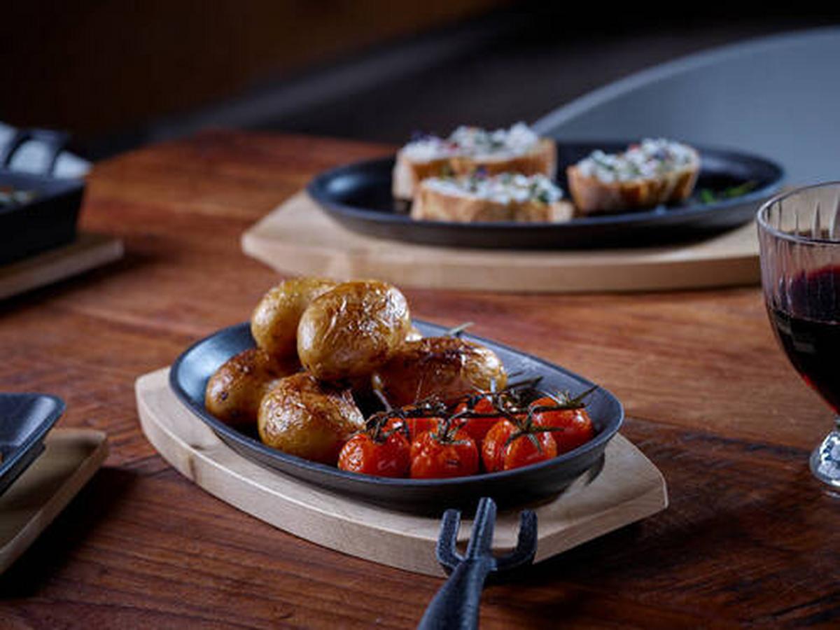 Servierpfanne  24x14 Cm Kratzfest Mit Servierbrett - Schwarz/Braun, Basics, Holz/Metall (24/2/14cm) - Echtwerk