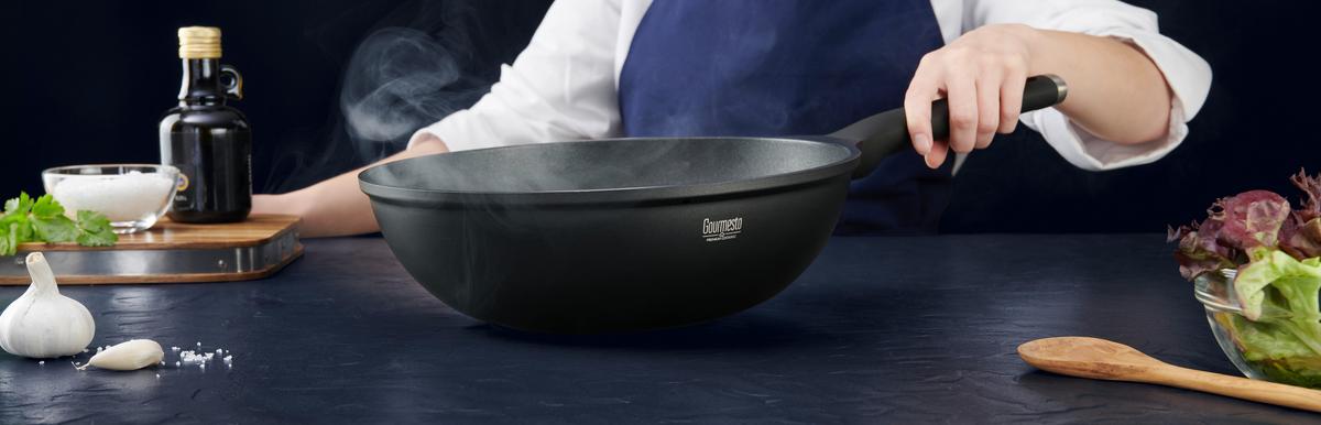 Panvica Wok Black Line, Ø: 30cm - čierna, Konventionell, kov/plast (30/9,5cm) - Gourmesto