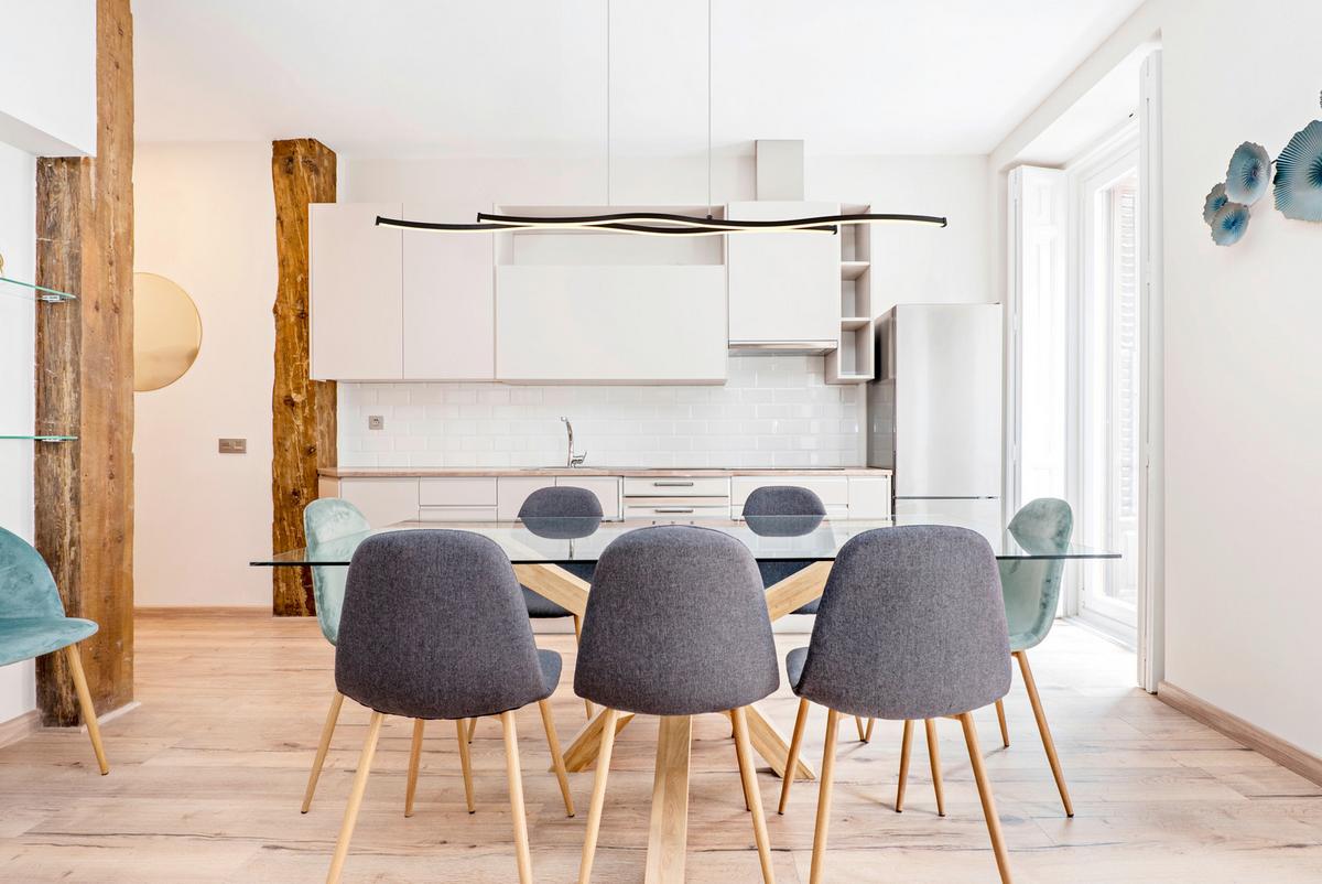 ZÁVĚSNÉ LED SVÍTIDLO LOREN - černá/opál, Moderní, kov/plast (110,4/8,6/120cm) - Mömax