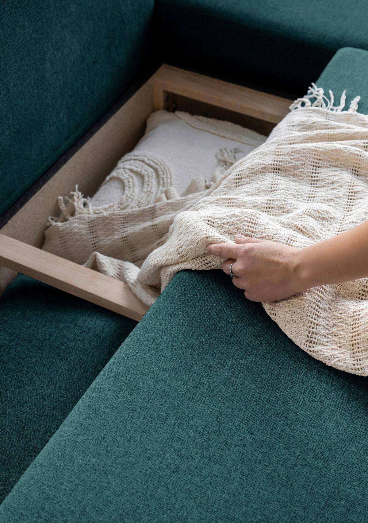 Sedačka LUCILE L, pravá, tyrkysová, úl.prostor a lůžko - přírodní barvy/tyrkysová, dřevo/textil (242/202cm) - MID.YOU