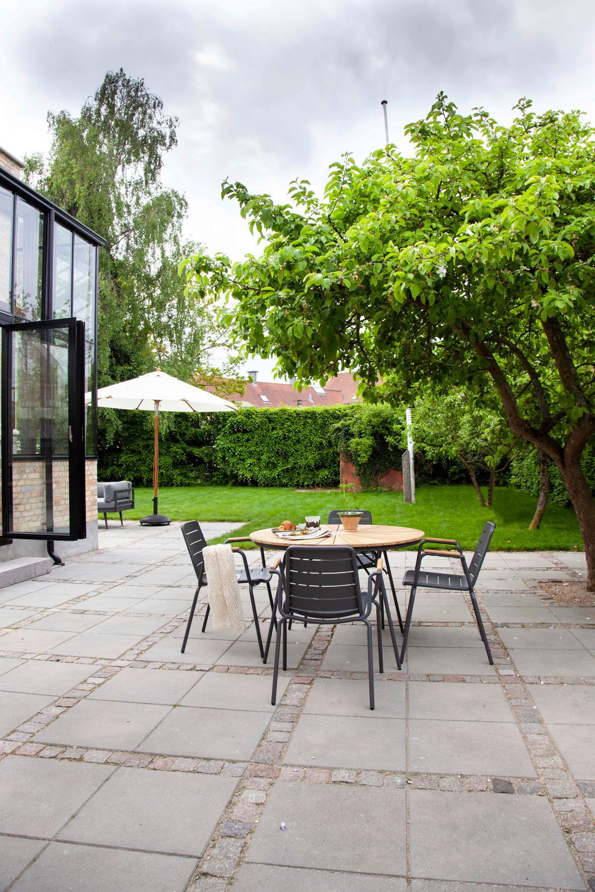 Gartentischgruppe Parc 5-teilig Metall/Holz, anthrazit/Natur - Anthrazit/Teakfarben, Natur, Holz/Metall (160/160/78cm) - Gardenson