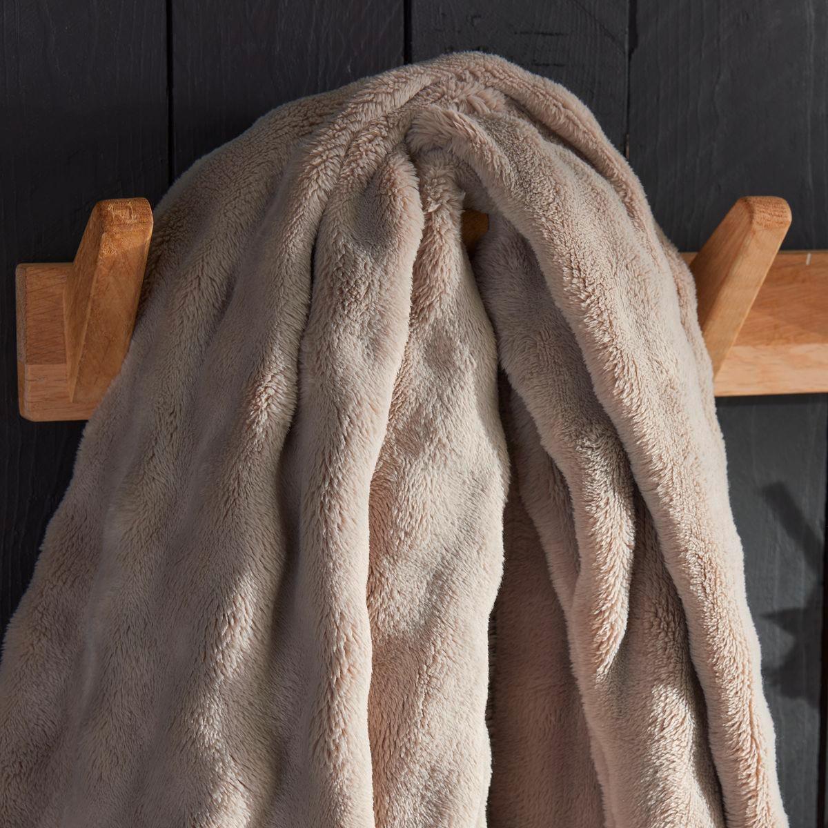 MÄKKÁ DEKA BIEN AU CHAUD - perleťová, Modern, textil (130/180cm)