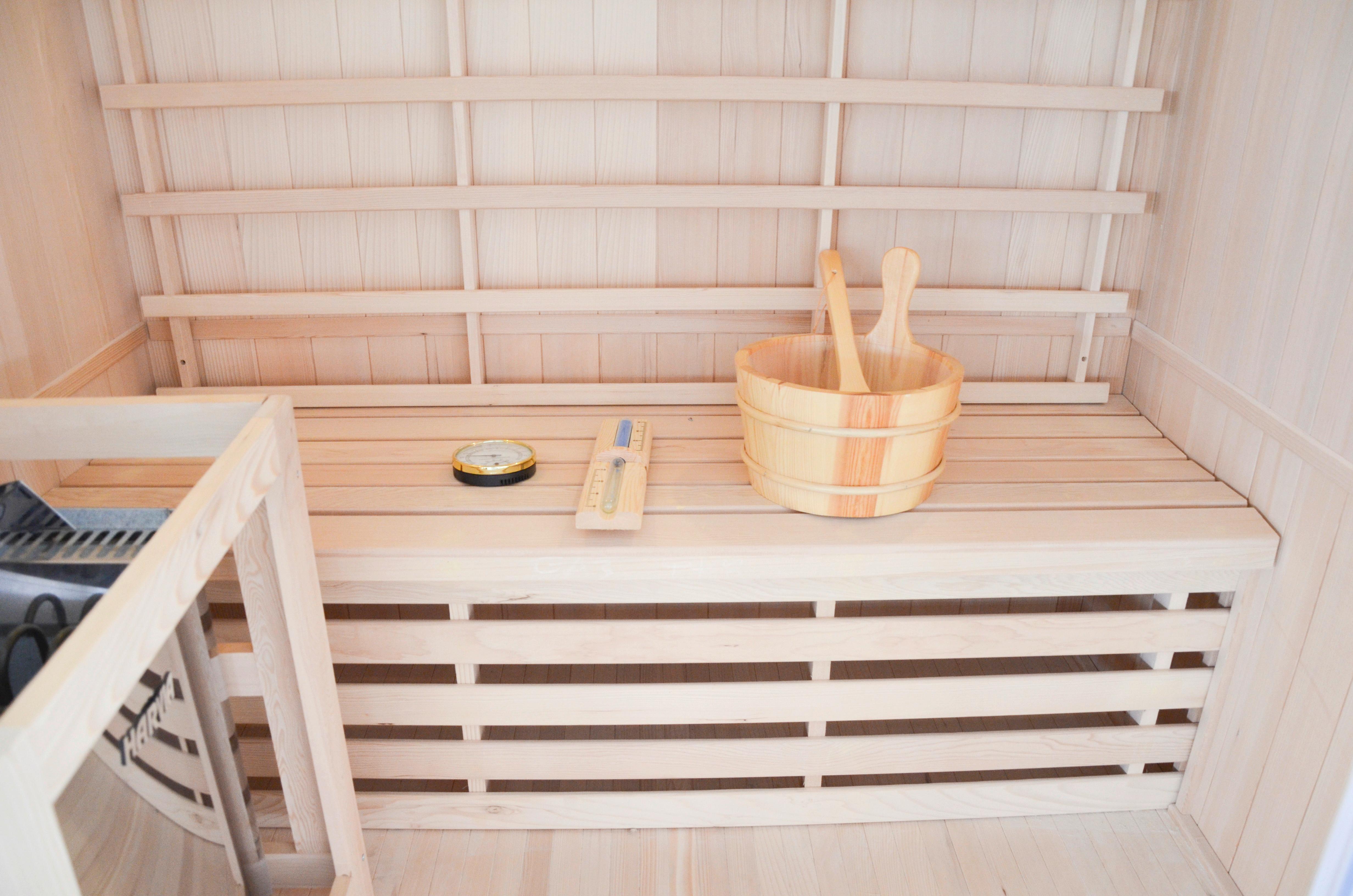 Sauna mit Saunazubehör
