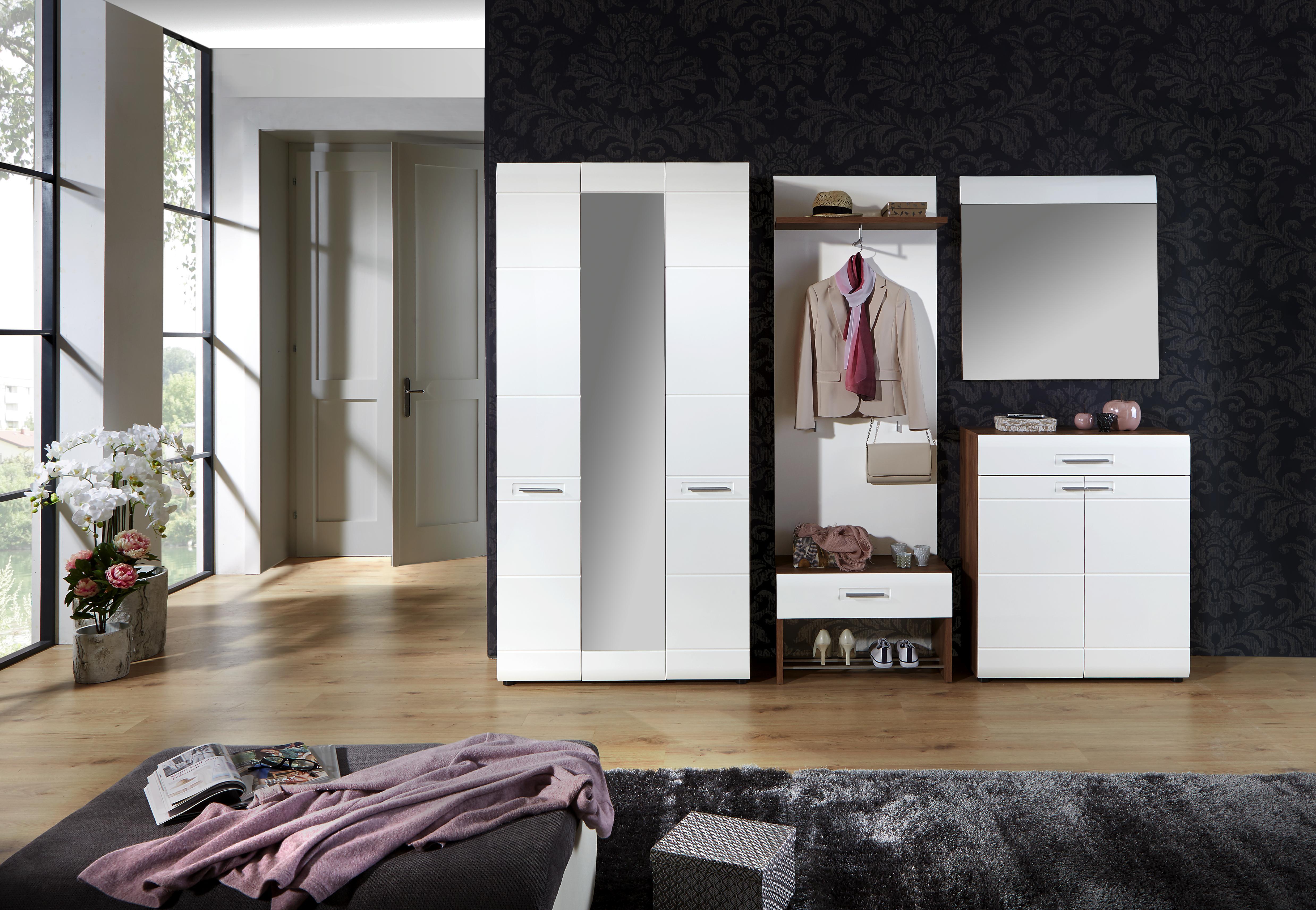 Garderobe in Avensis
