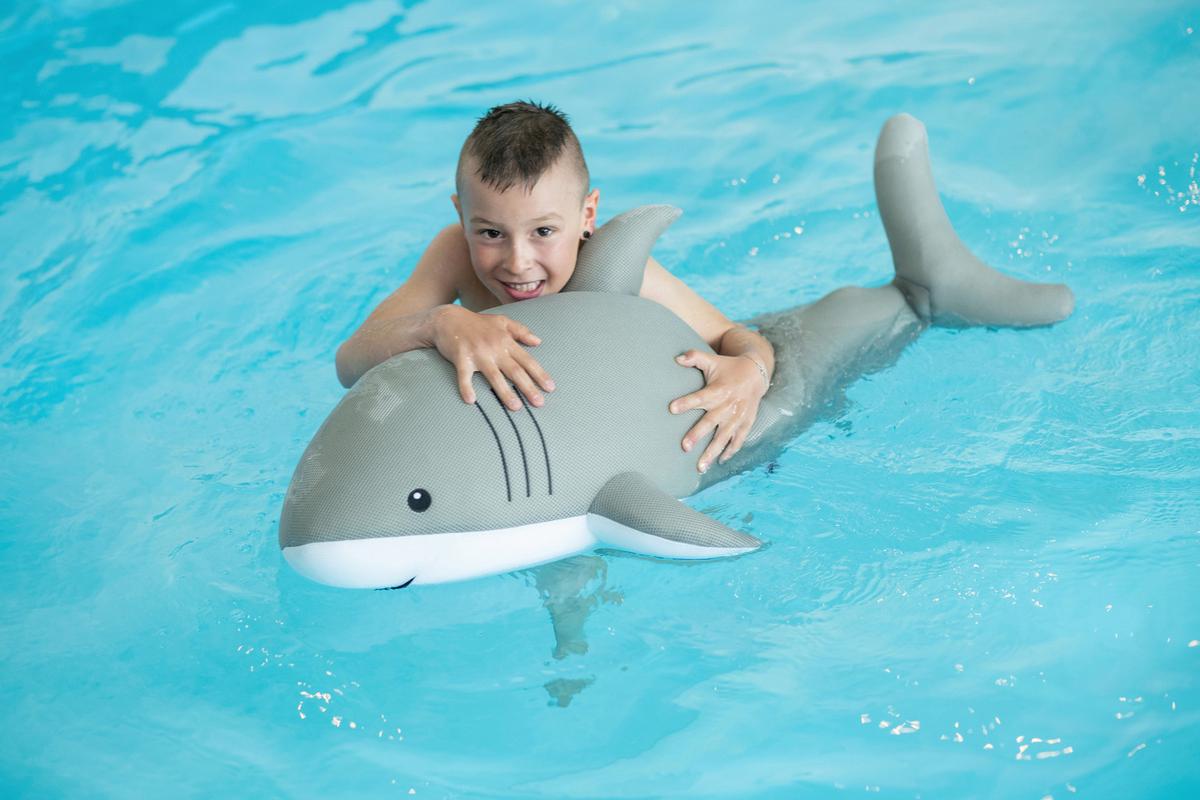 Schwimmtier Hai Grau, L/B/H: 45x111x38cm - Grau, KONVENTIONELL, Textil (45/111/38cm)