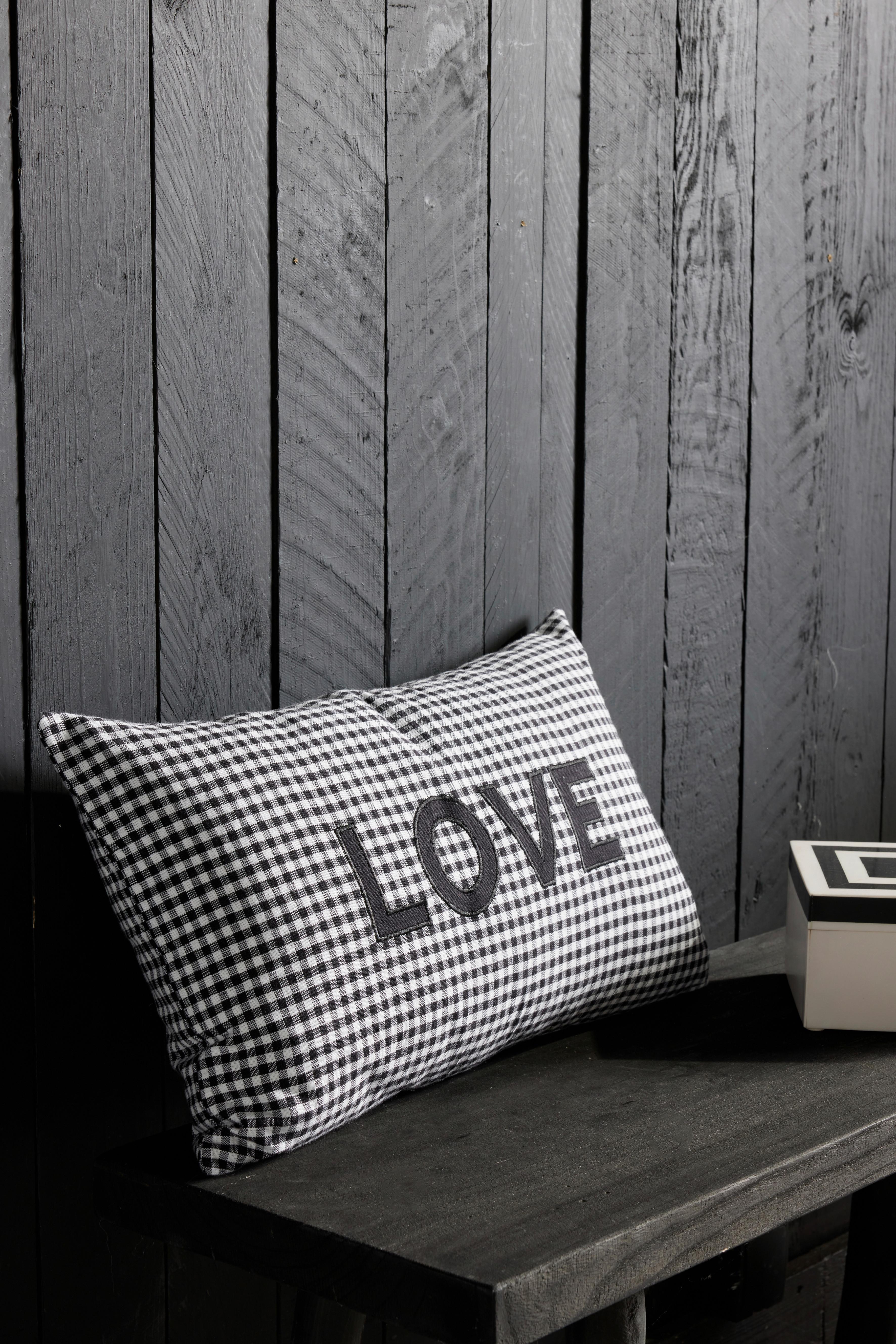 DEKORAČNÝ VANKÚŠ VICHY LOVE - čierna/biela, textil (30/50/6cm)