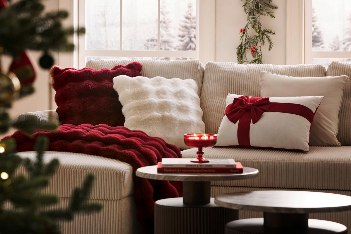 DEKORAČNÝ VANKÚŠ NOEL - biela/červená, textil (35/50cm) - Mömax