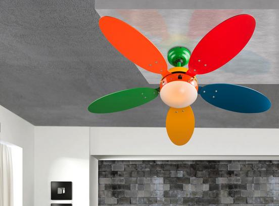 Bunter Deckenventilator mit Beleuchtung Bunter Deckenventilator mit Beleuchtung