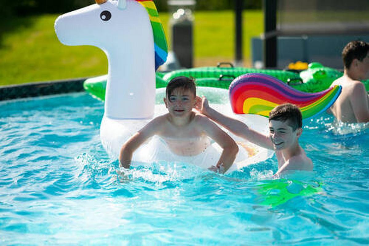 Aufstellpool Rund mit Leiter D: 549 cm - Grau, KONVENTIONELL, Kunststoff (549/132cm)