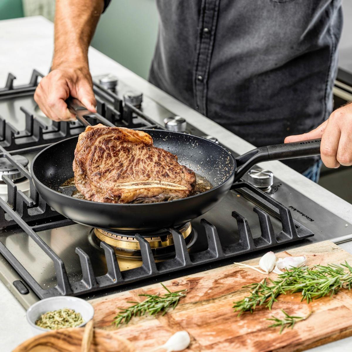 Bratpfanne Classic Forged Schwarz D: 24 Cm - Schwarz, Basics, Kunststoff/Metall (24cm) - Kitchenaid